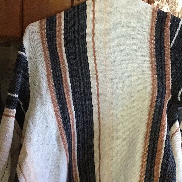 SALE ! Boho Aztec shawl cardigan - Picture 7 of 8